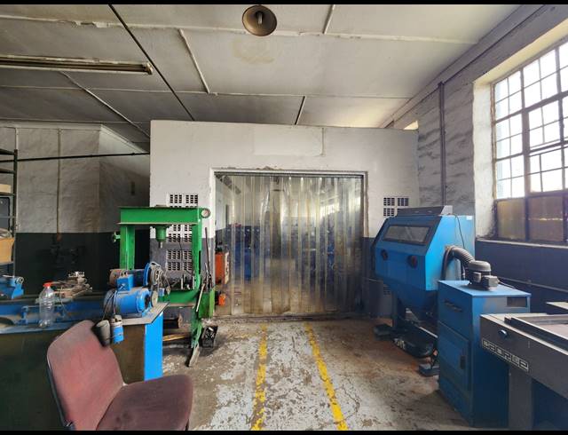 399M² WAREHOUSE TO LET IN WYCHWOOD